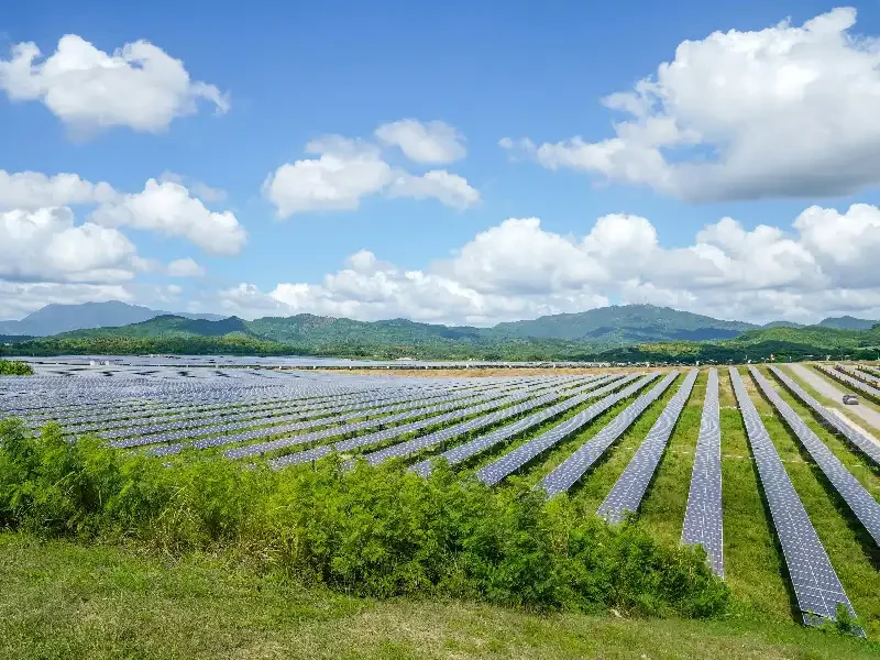 earth-inspired-solar-feature-3.webp