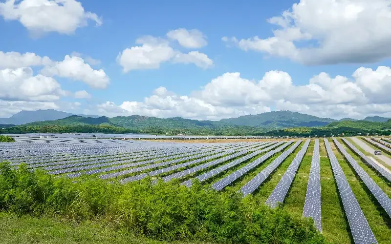 earth-inspired-solar-feature-3.webp